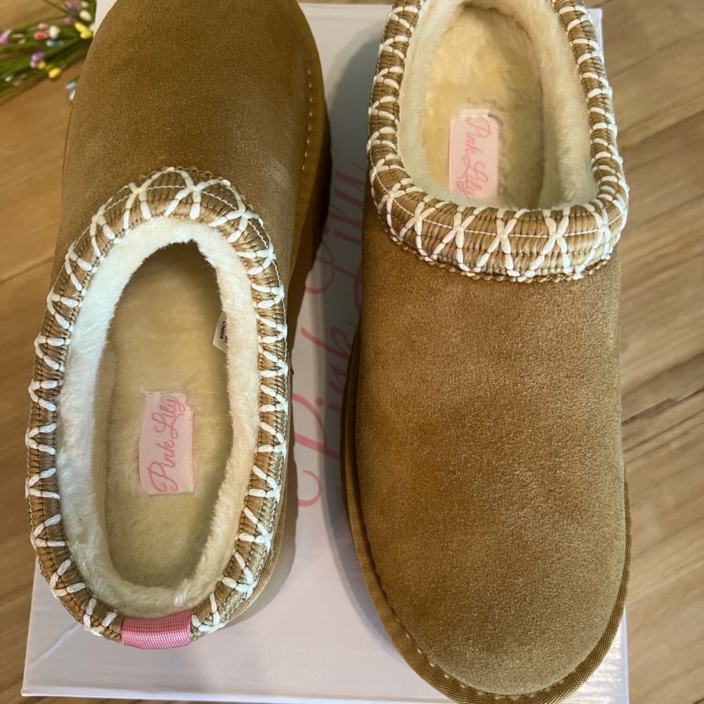 Pink Lily Tan Slippers